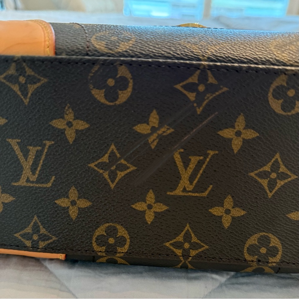 LOUIS VUITTON
Monogram Beverly MM - Picture 11 of 13